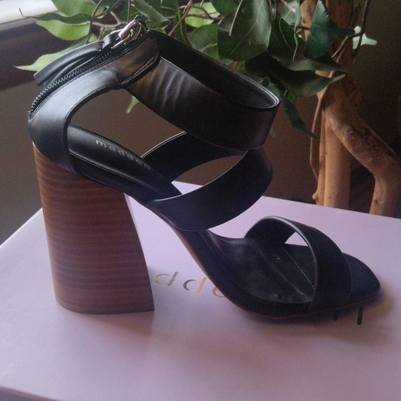 Shoes - Picture 2 of 4